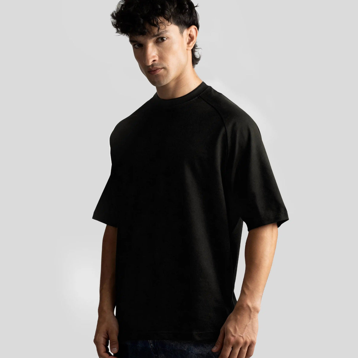 soor ploom／essential Raglan Mock Tee 2y white_to_black_AI_version_5cc8